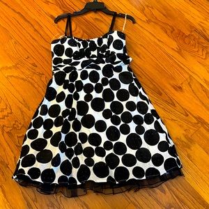 Maurice’s brand, size 9/10, black polka dots